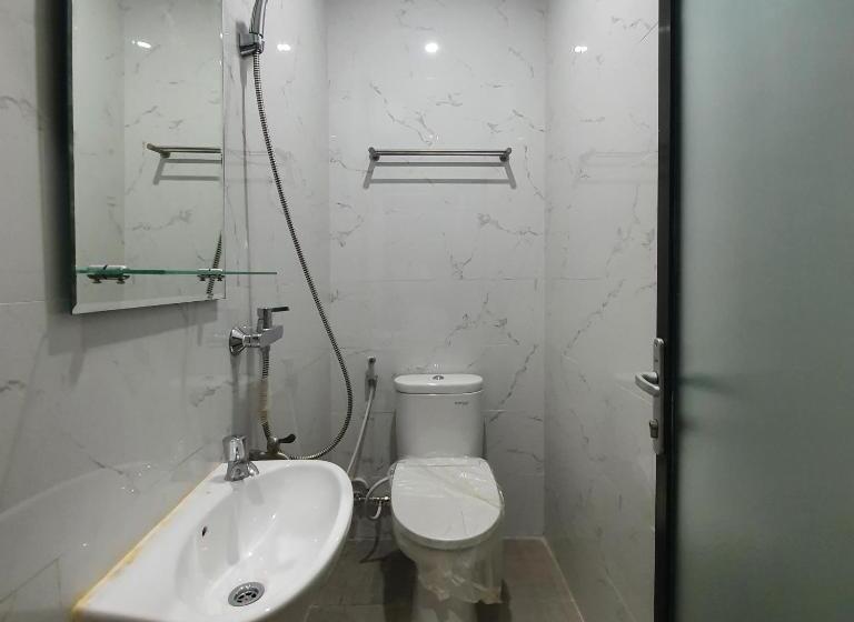 Cameră Standard Individuală, Circle One