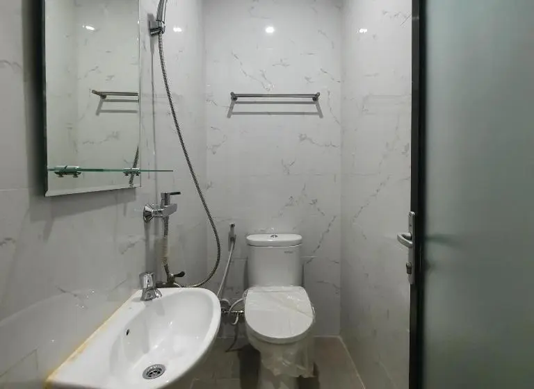 Standard Single Room, Circle One