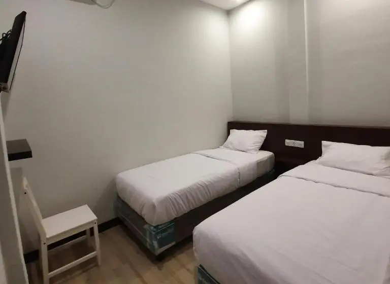 Standard Single Room, Circle One