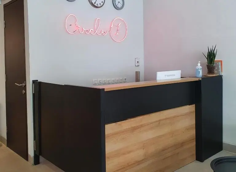 Standard Single Room, Circle One