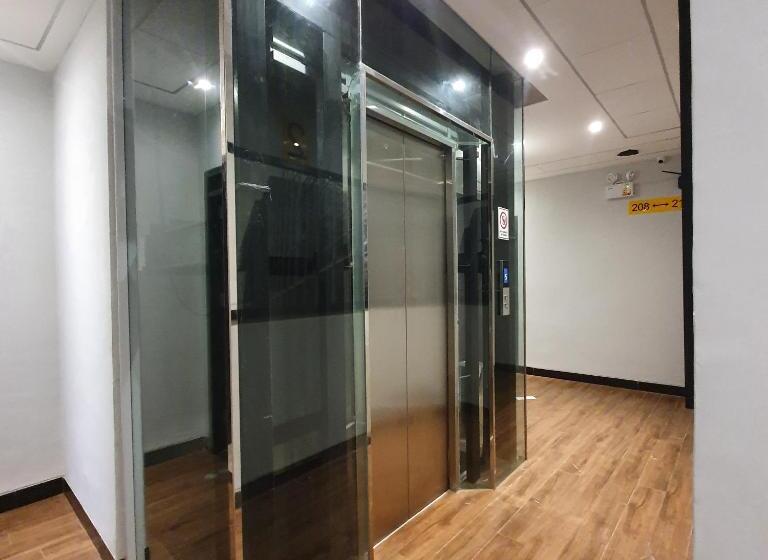 Cameră Standard, Circle One