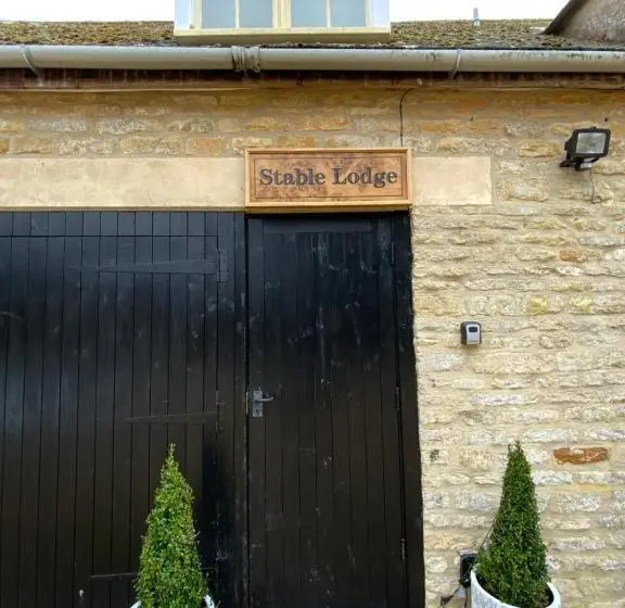 ２ベッドルームハウス, Stable Lodge At Bledington Mill