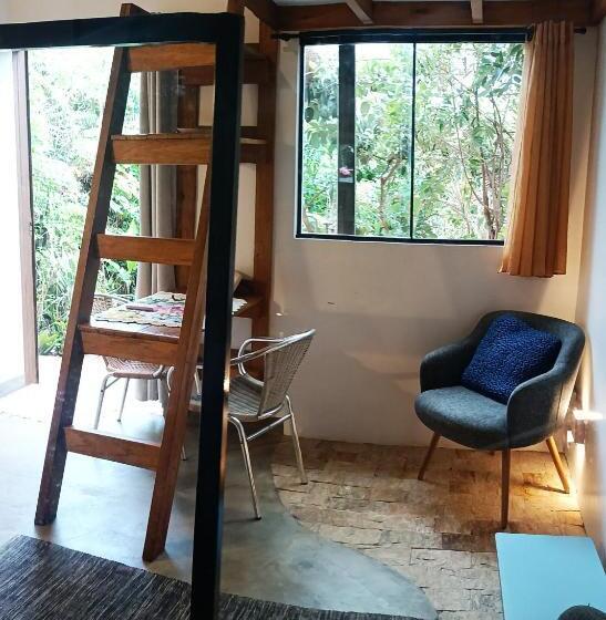 استودیوی لوکس, Vila Abaton