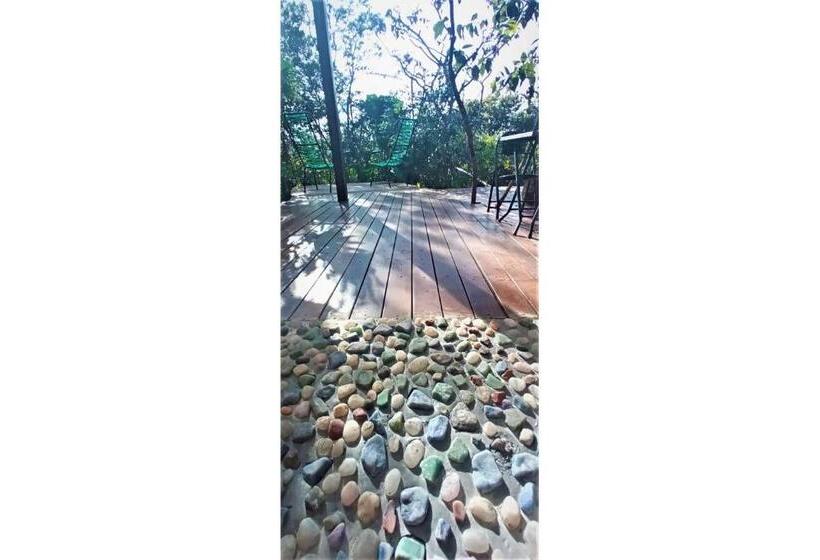 استودیوی لوکس, Vila Abaton