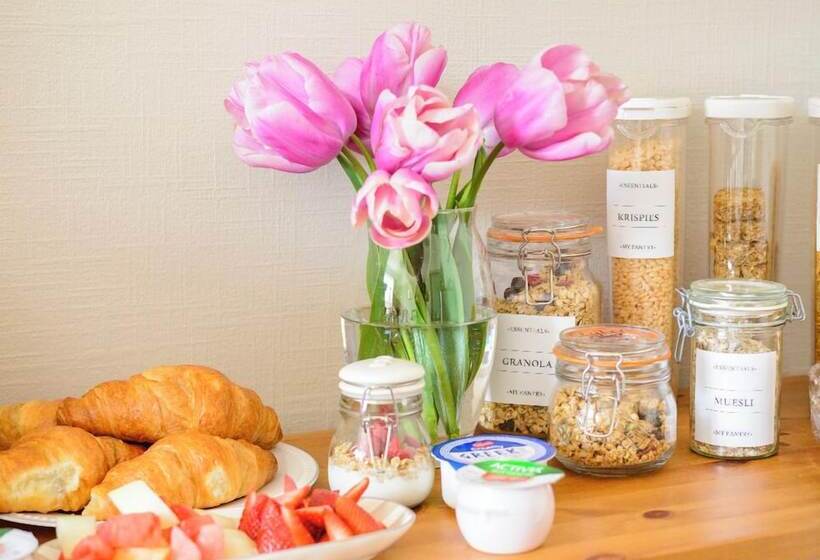 غرفة قياسية, Larkhill House