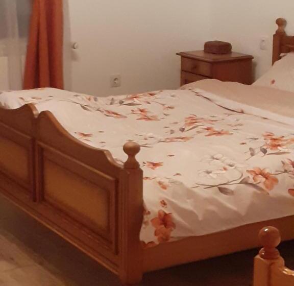 标准三人间, Pensiunea Natura Sadu