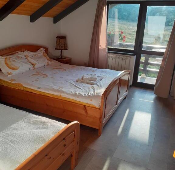 غرفة كومفورت ثلاثية, Pensiunea Natura Sadu