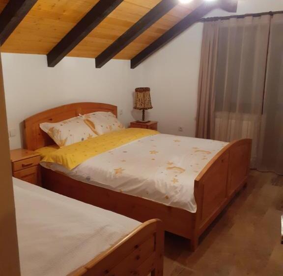 غرفة كومفورت ثلاثية, Pensiunea Natura Sadu