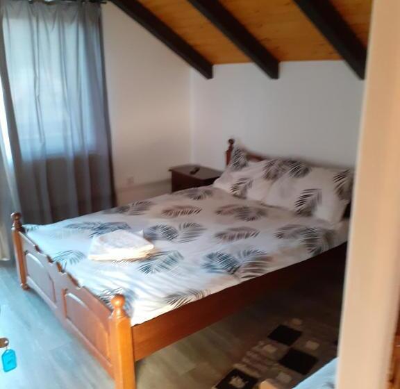 غرفة قياسية ثلاثية, Pensiunea Natura Sadu