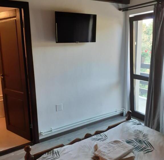 غرفة قياسية ثلاثية, Pensiunea Natura Sadu