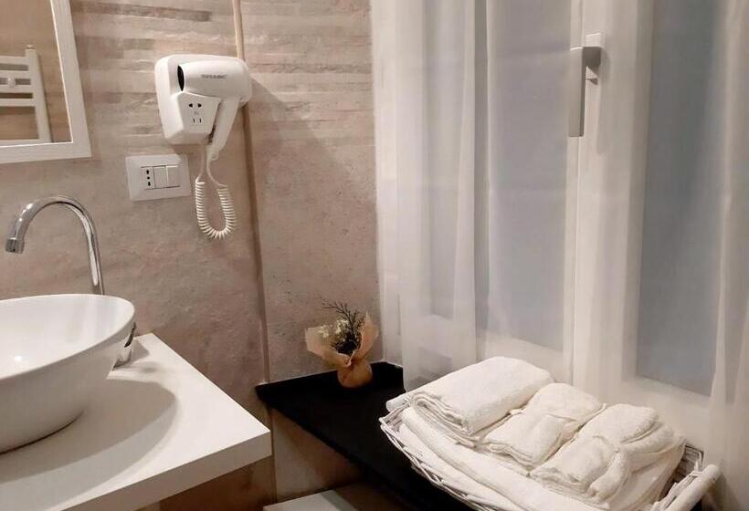 Cameră Deluxe, A Due Passi Da