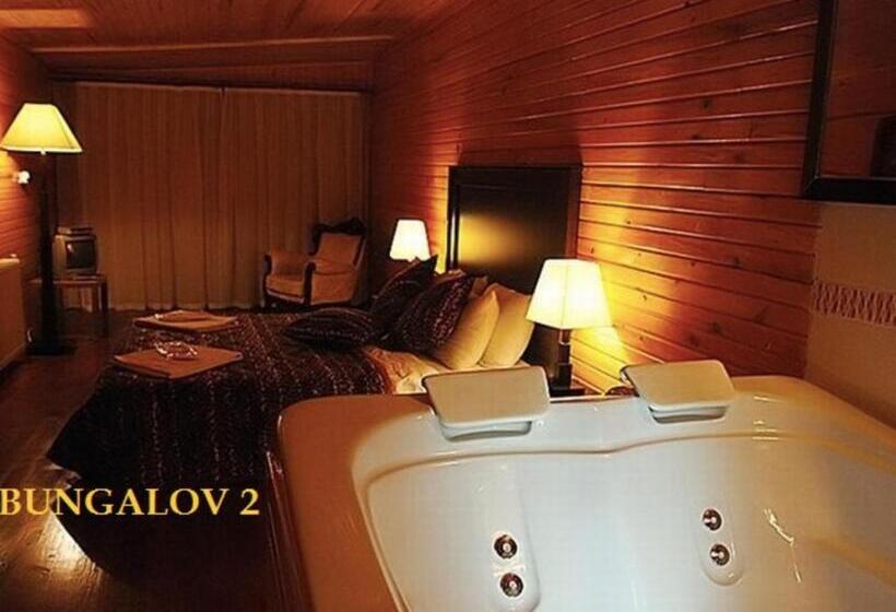 Deluxe room with river view, Treetops Park