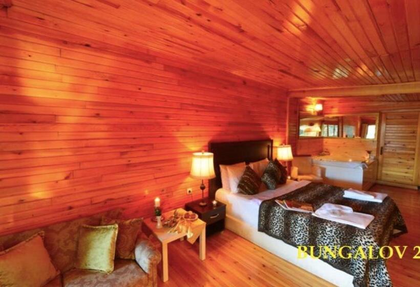 Deluxe room with river view, Treetops Park