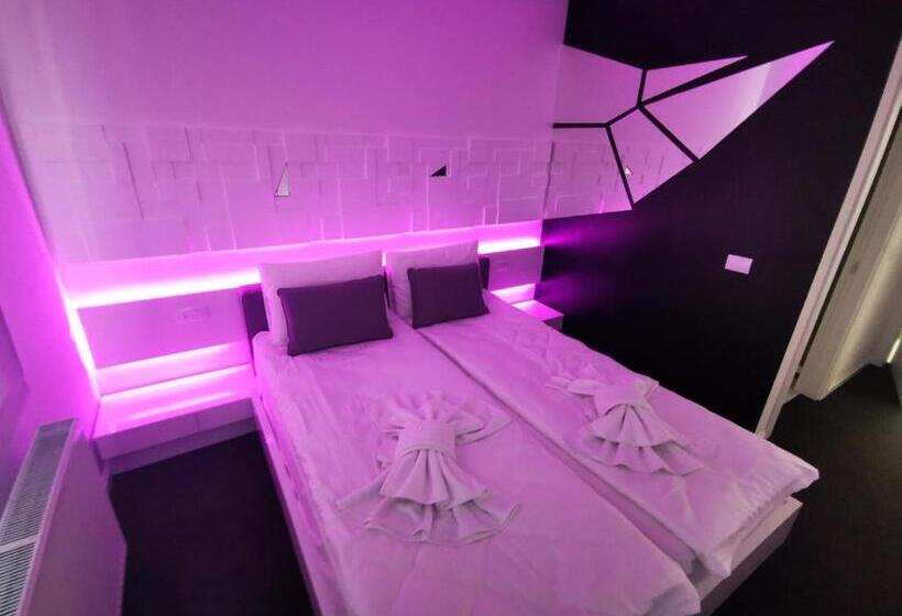 스탠다드 룸 킹사이즈 침대, Niro Residence