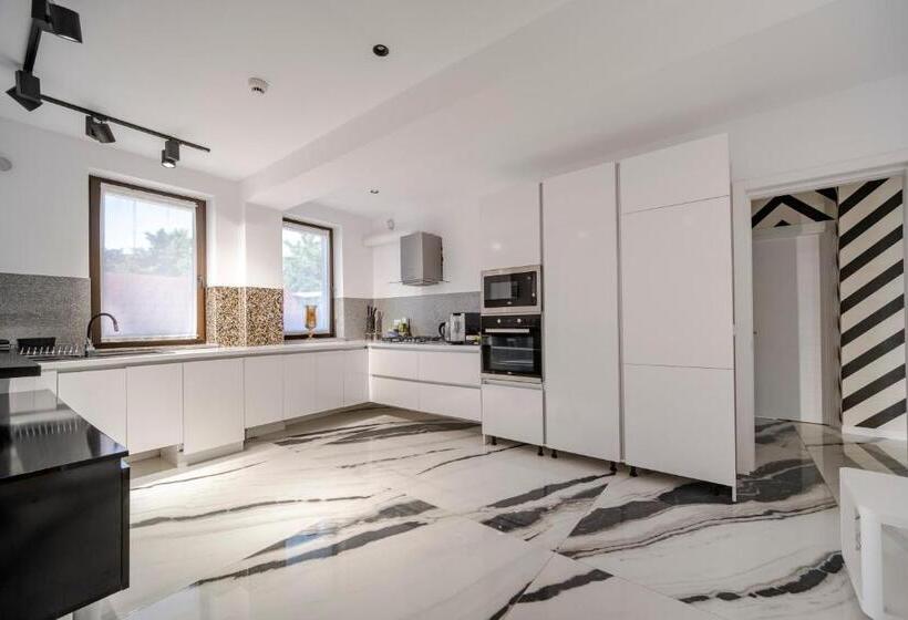 침실 1개 주택, Niro Residence