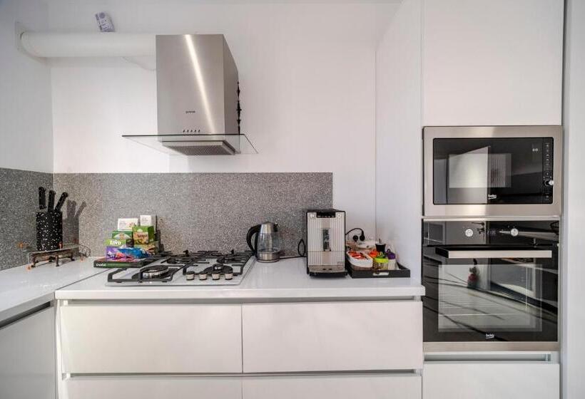 침실 1개 주택, Niro Residence