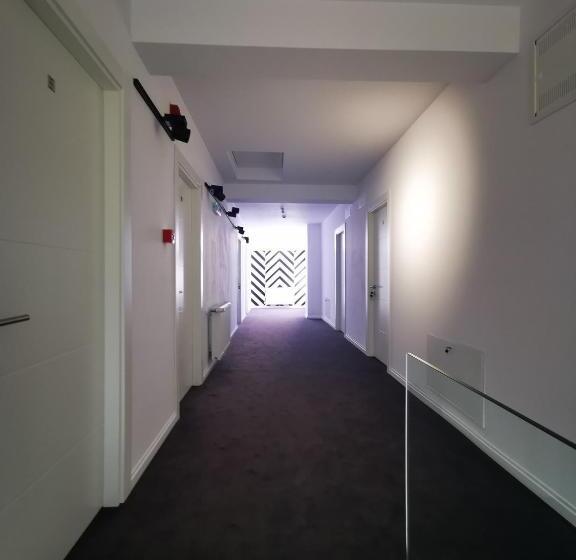 침실 1개 주택, Niro Residence