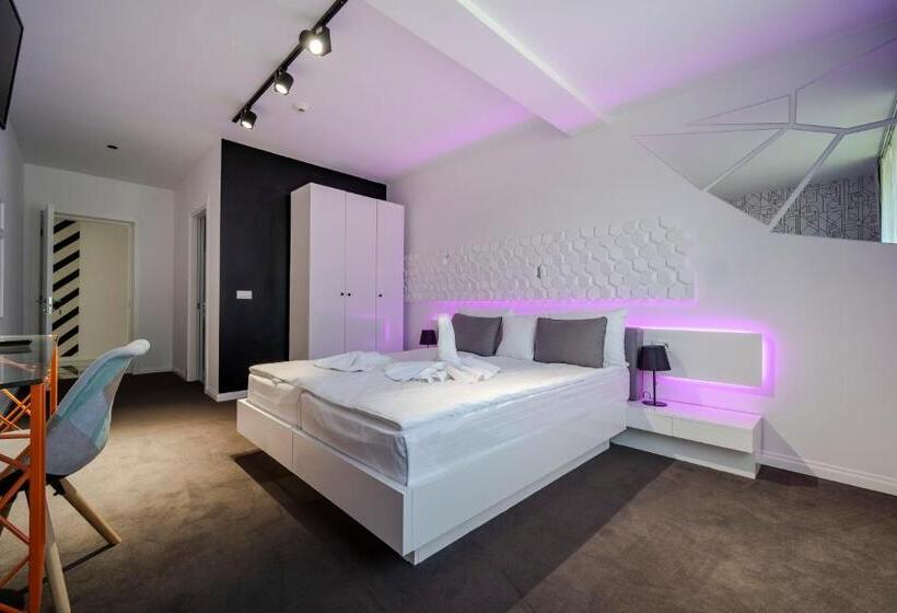 스탠다드 룸 킹사이즈 침대, Niro Residence