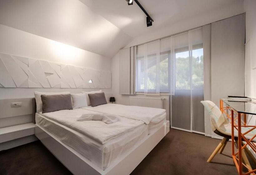 스탠다드 룸 킹사이즈 침대, Niro Residence