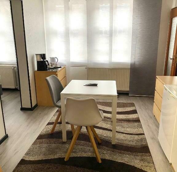 Номер Deluxe, Zur Auguststadt