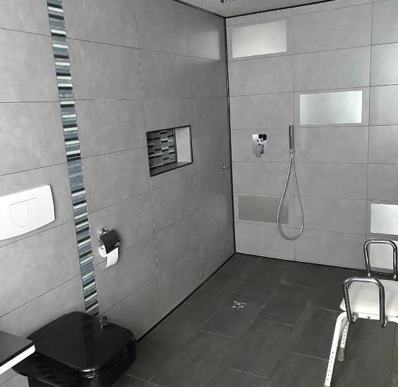 豪华房间, Zur Auguststadt