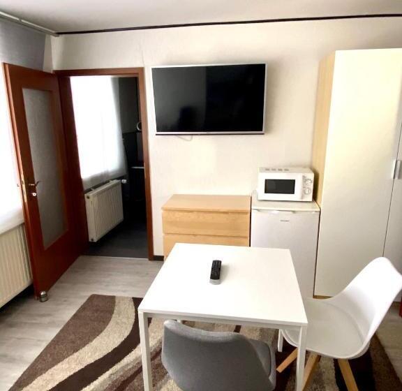 Номер Deluxe, Zur Auguststadt