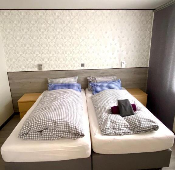 豪华房间, Zur Auguststadt