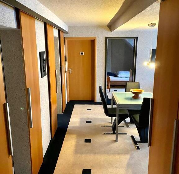 Family Suite, Zur Auguststadt