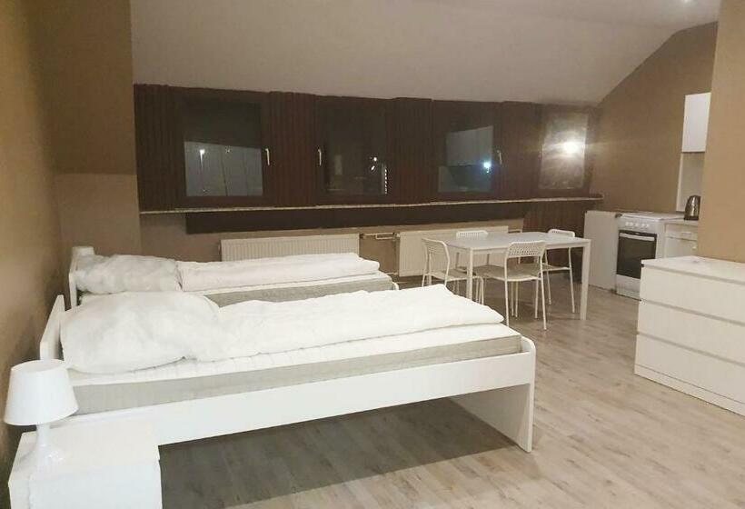 Huoneisto 2 Makuuhuonetta, Gästehaus Emden, Gemütliche Zimmer Mit Bad & Wlan