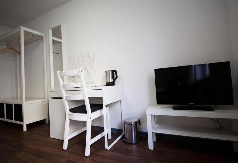 Standard Yhden Hengen Huone, Gästehaus Emden, Gemütliche Zimmer Mit Bad & Wlan