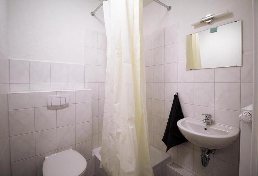 Standard Yhden Hengen Huone, Gästehaus Emden, Gemütliche Zimmer Mit Bad & Wlan