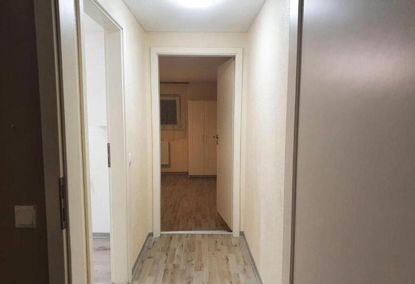 Huoneisto 2 Makuuhuonetta, Gästehaus Emden, Gemütliche Zimmer Mit Bad & Wlan