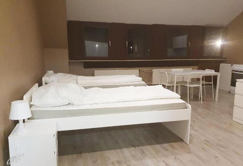 Huoneisto 2 Makuuhuonetta, Gästehaus Emden, Gemütliche Zimmer Mit Bad & Wlan
