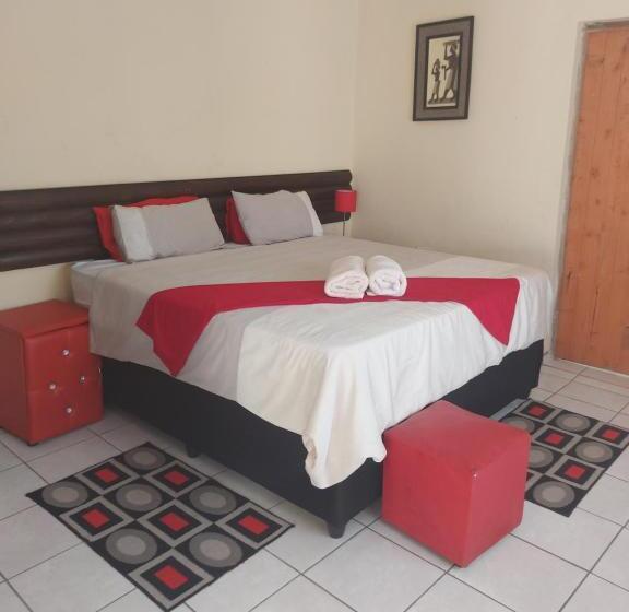 Quarto Estandar, Hlophe S Place