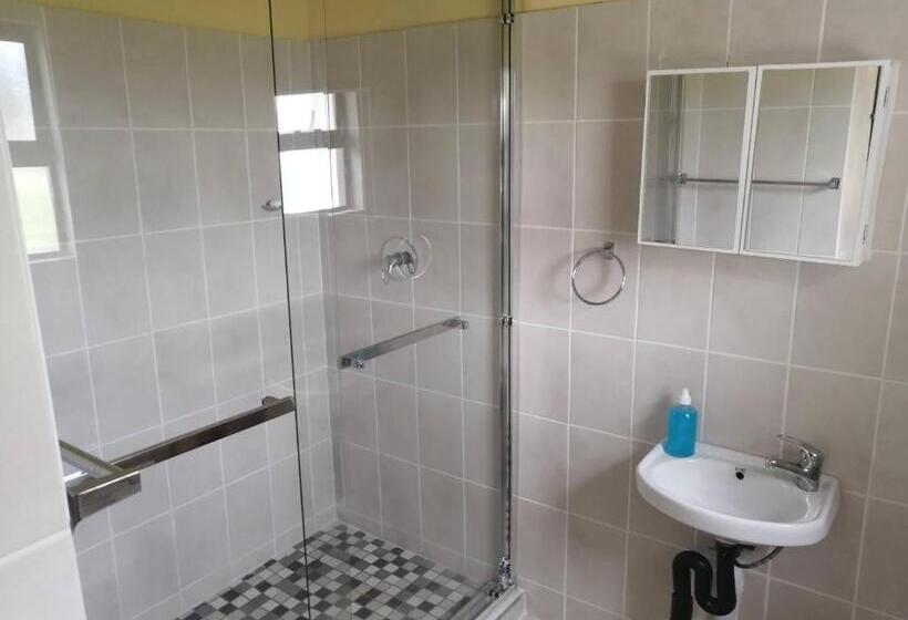 Студия Стандарт, Hlophe S Place