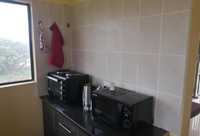 Escritório Estándar, Hlophe S Place