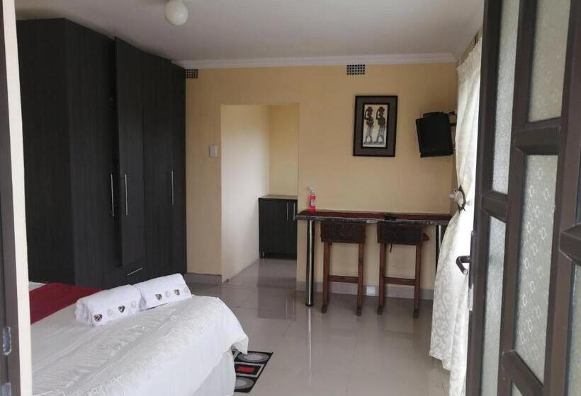 חדר סטודיו סטנדרד, Hlophe S Place