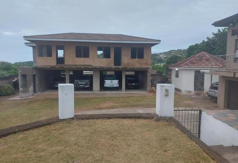 Escritório Estándar, Hlophe S Place