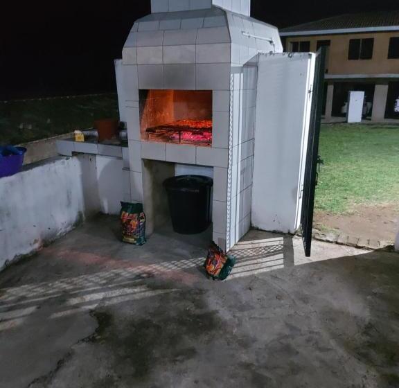 חדר סטודיו סטנדרד, Hlophe S Place