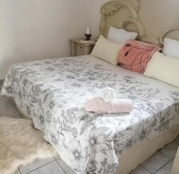 スタンダードルーム, Lytton Cresent B&b