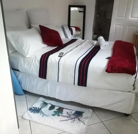标准间, Lytton Cresent B&b