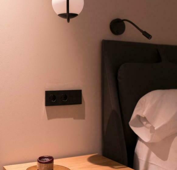 מיטת קינג בסוויטה, Vallivana Suites