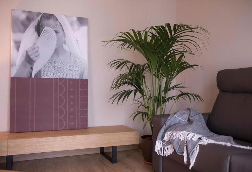 מיטת קינג בסוויטה, Vallivana Suites