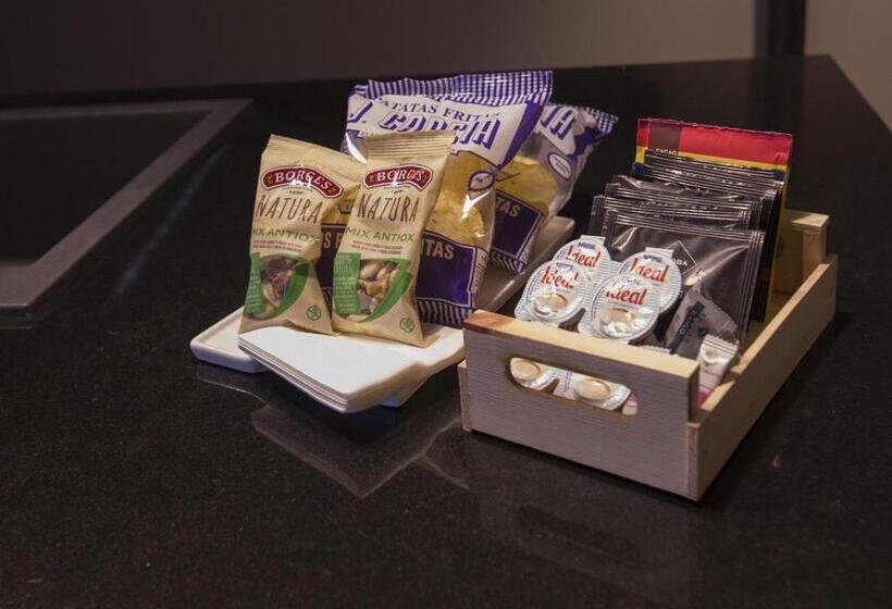 מיטת קינג בסוויטה, Vallivana Suites