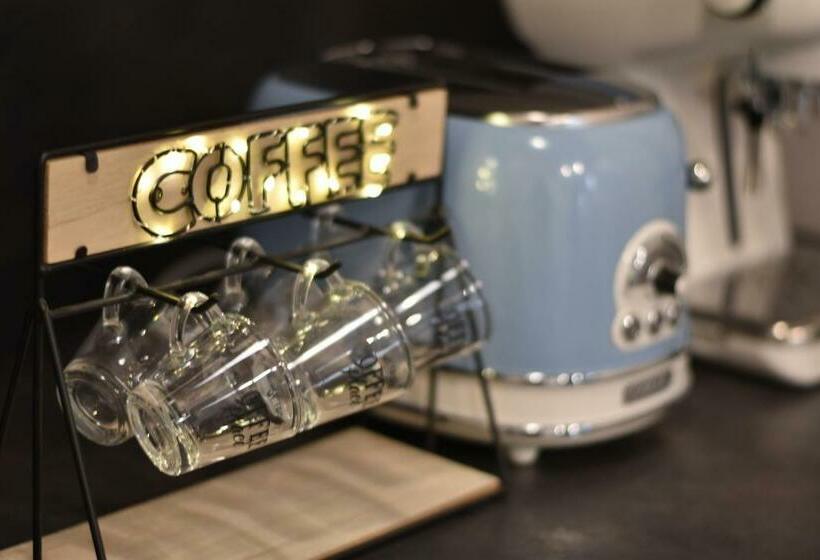 اتاق لوکس با تخت بزرگ, Sistò Petite Maison