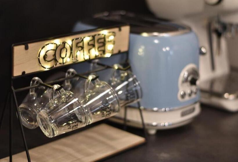 اتاق لوکس, Sistò Petite Maison