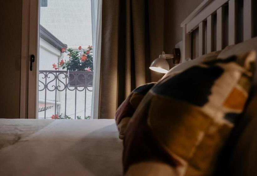 اتاق لوکس, Sistò Petite Maison