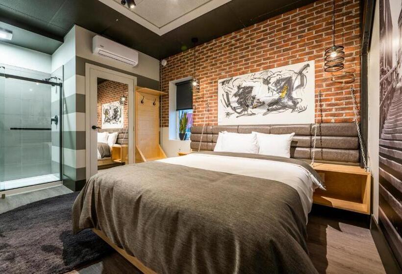 スタンダードシングルルーム, La Suite Hébergements