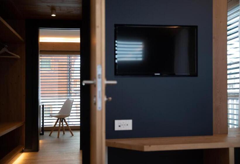 سوییت جونیور با بالکن, Moon Eco B&b