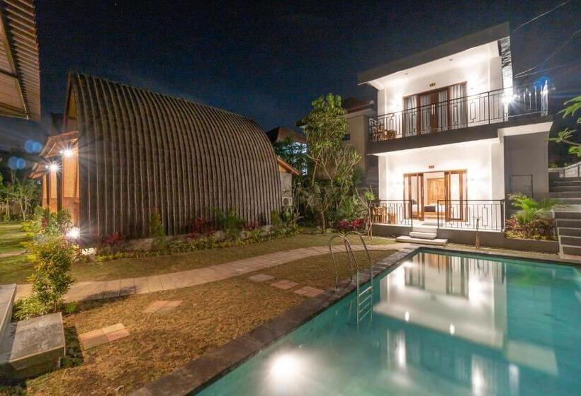 חדר סטנדרט נוף לבריכה, Wooden Puri Guesthouse By Bukit Vista